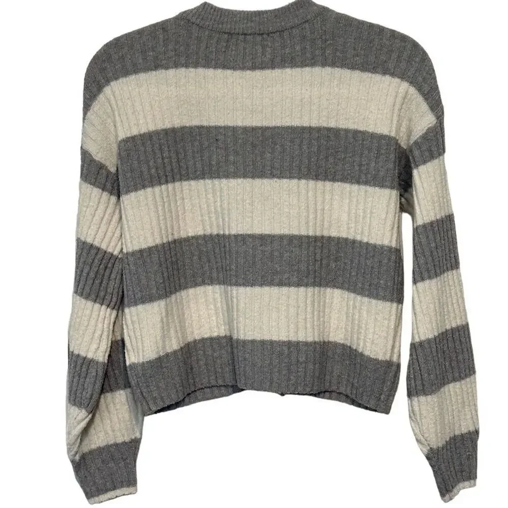 Pink Republic Women's Gray Striped Cardigan Sweater Size‎ S V-Neck - Picture 3 of 9